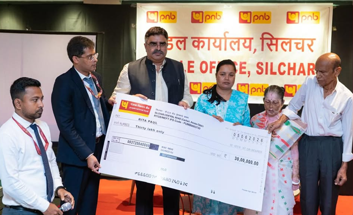 PNB hands over cheque of Rs 30 lakh to bereaved family members